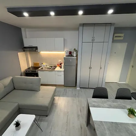 Saint Tropez Budva, Parking-garaza Apartman