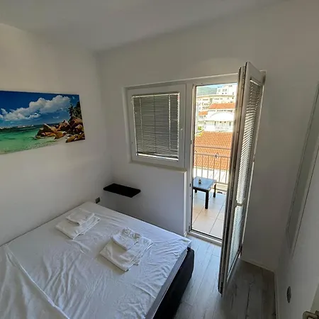 Saint Tropez Budva, Parking-garaza Apartman *