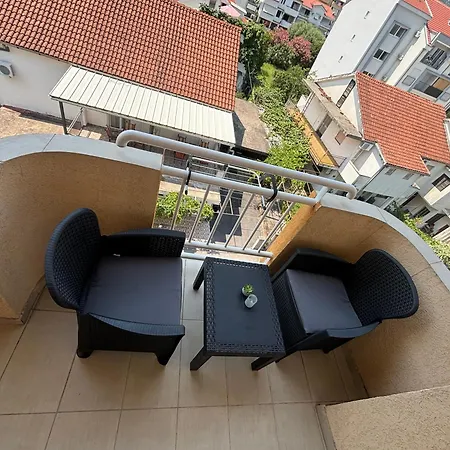 Saint Tropez Budva, Parking-garaza Apartman Budva