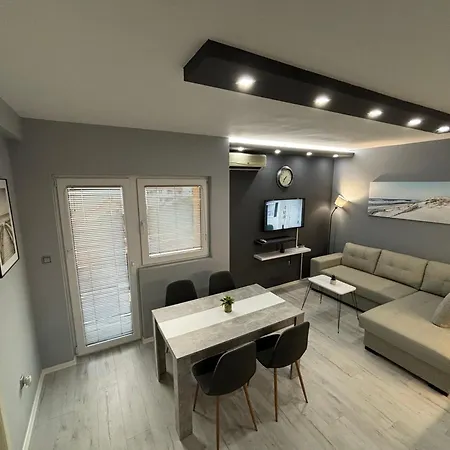 Apartman Saint Tropez Budva, Parking-garaza *