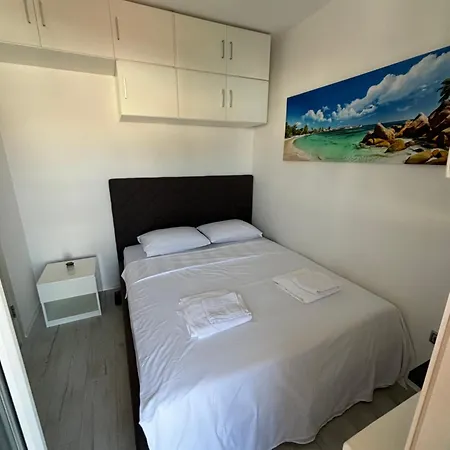 Saint Tropez Budva, Parking-garaza Apartman *