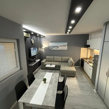 Apartman Saint Tropez Budva, Parking-garaza *
